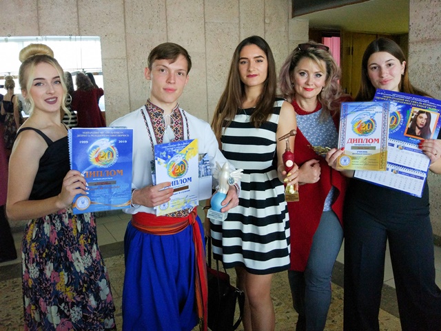 Дует «КОЛІЖАНКИ», Липак Ольга, Нищота Олег та Ороновська Лариса Дмитрівна